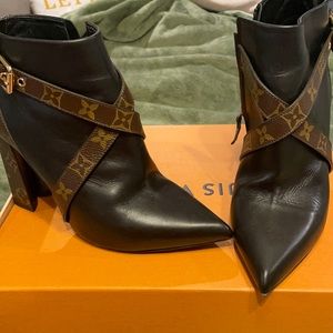 Authentic Women Lous Vuitton Matchmaker Shoe size 38 or 8
